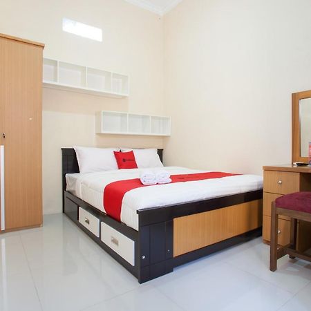 Готель Reddoorz Syariah Near Untag Banyuwangi Баньювангі Екстер'єр фото