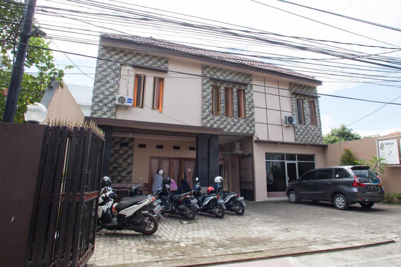 Готель Reddoorz Syariah Near Untag Banyuwangi Баньювангі Екстер'єр фото